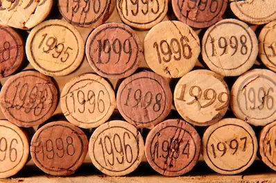wijnkurken met jaartallen